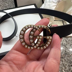 Gucci black leather belt with pearl double G buckle